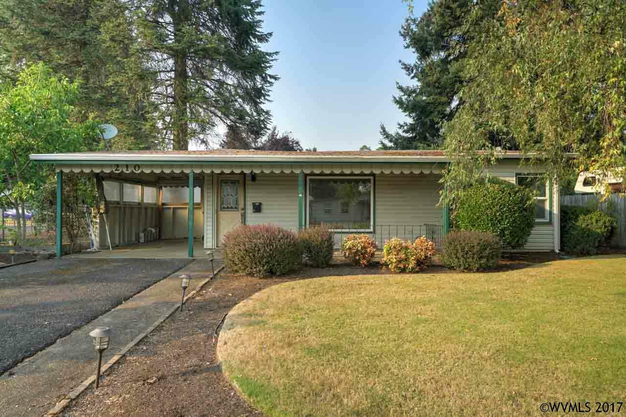 Property Photo: 210 SE Birchwood Dr OR 97338