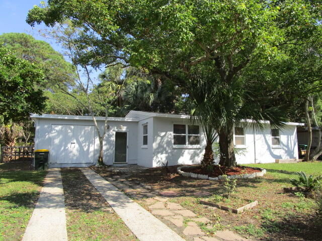 Property Photo: 121 3rd Avenue FL 32548