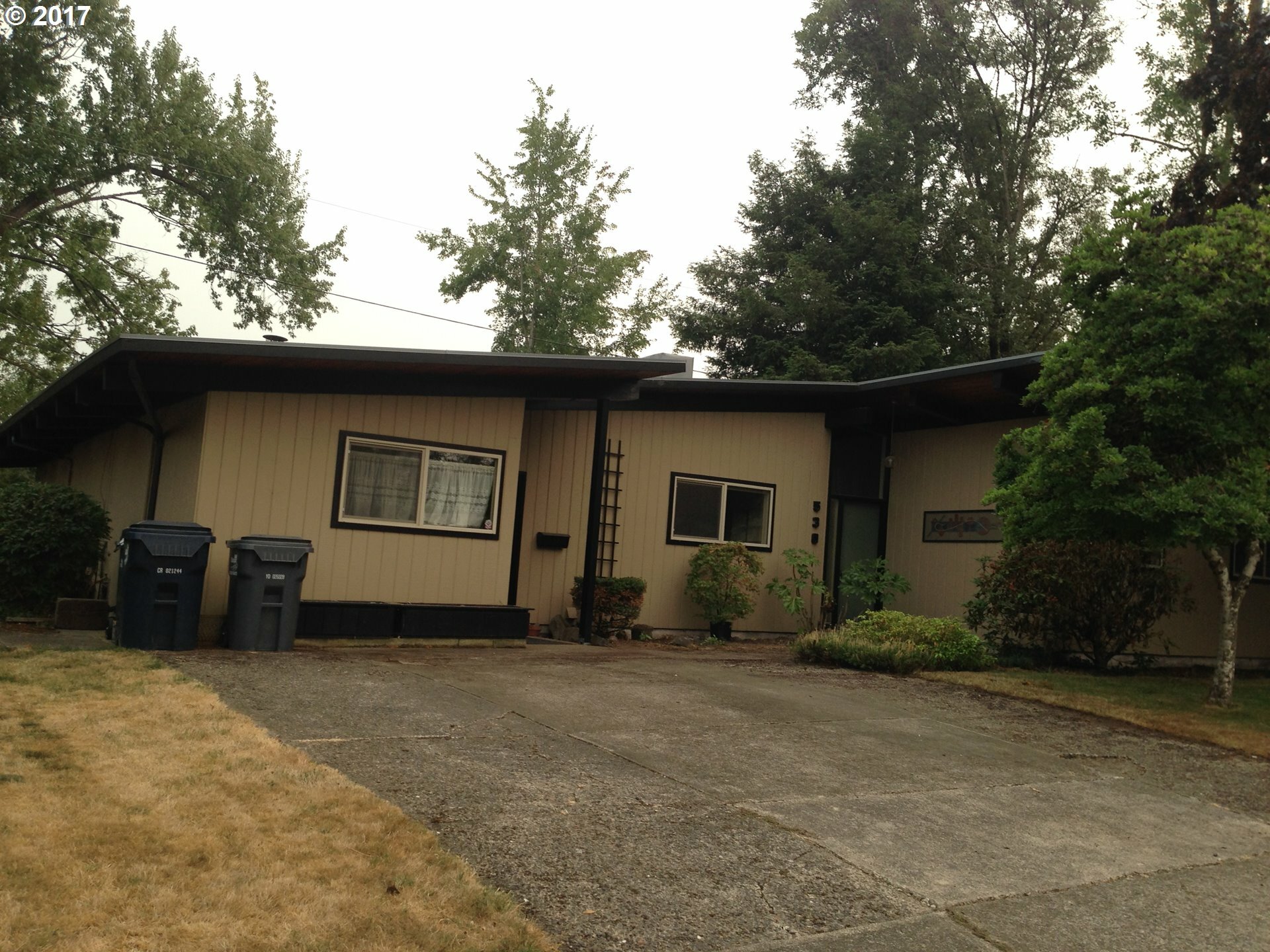 Property Photo:  530 E 36th Ave  OR 97405 