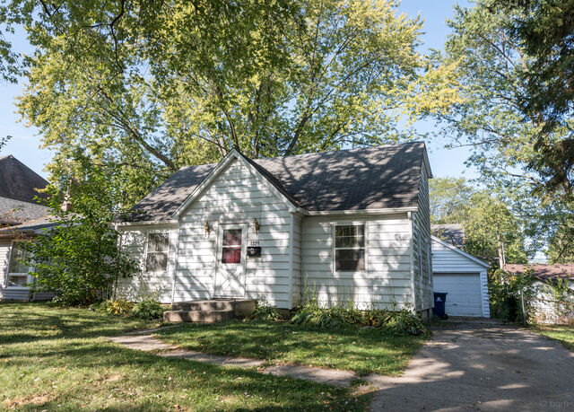Property Photo:  1321 N Webster Street  IL 60563 