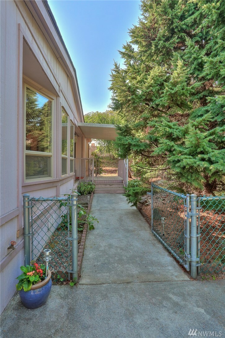 Property Photo:  2000 192nd St SE 105  WA 98012 