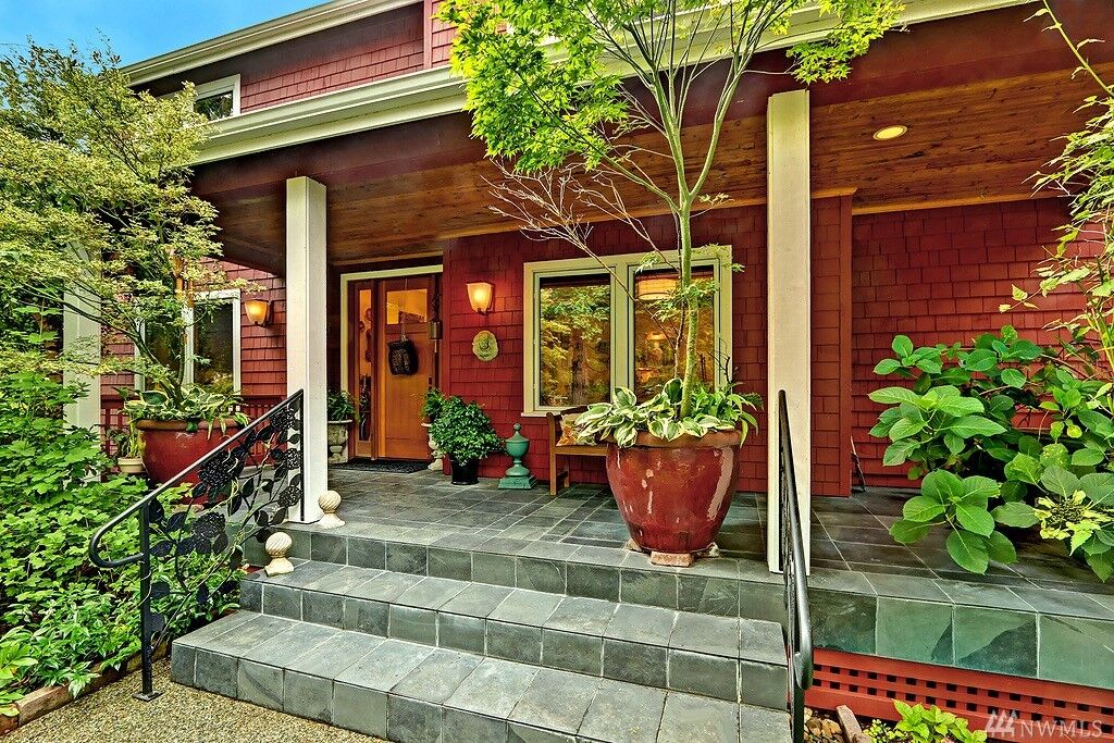 Property Photo:  11305 Fieldstone Lane NE  WA 98110 