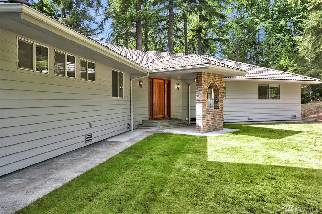 Property Photo: 19422 SE 118th St WA 98027