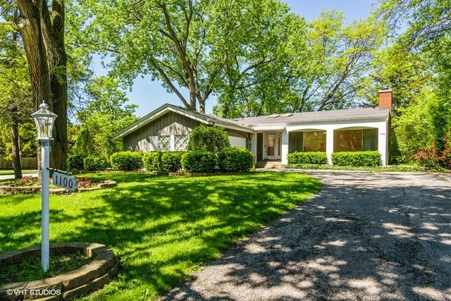 Property Photo: 1100 Pebblewood Lane IL 60022