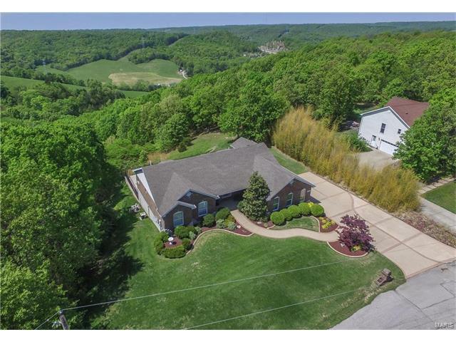 Property Photo: 7015 Forest Oak 63012