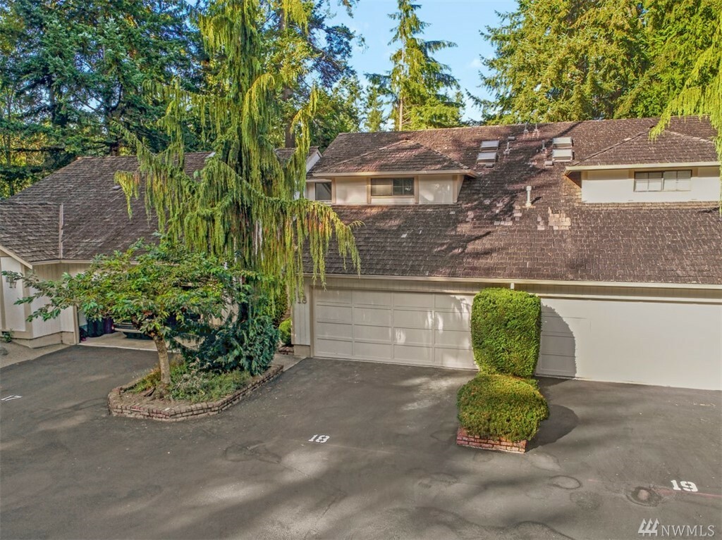 Property Photo:  1805 Village Green Drive 18  WA 98012 