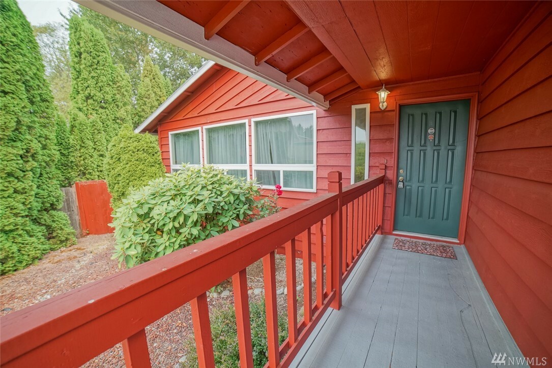 Property Photo: 29606 39th Place S WA 98001