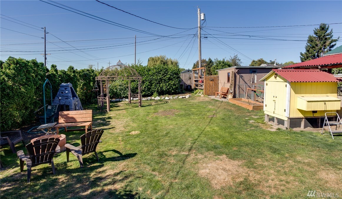 Property Photo:  2511 Queen St  WA 98226 