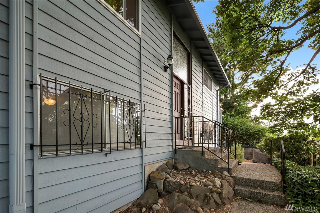 Property Photo: 10317 Roosevelt Wy NE WA 98125
