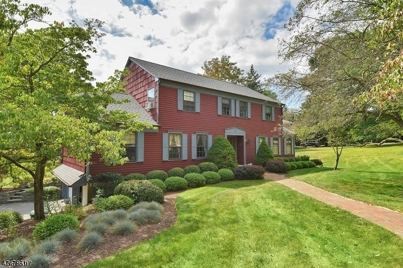 Property Photo:  10 Heather Hill Way  NJ 07945 