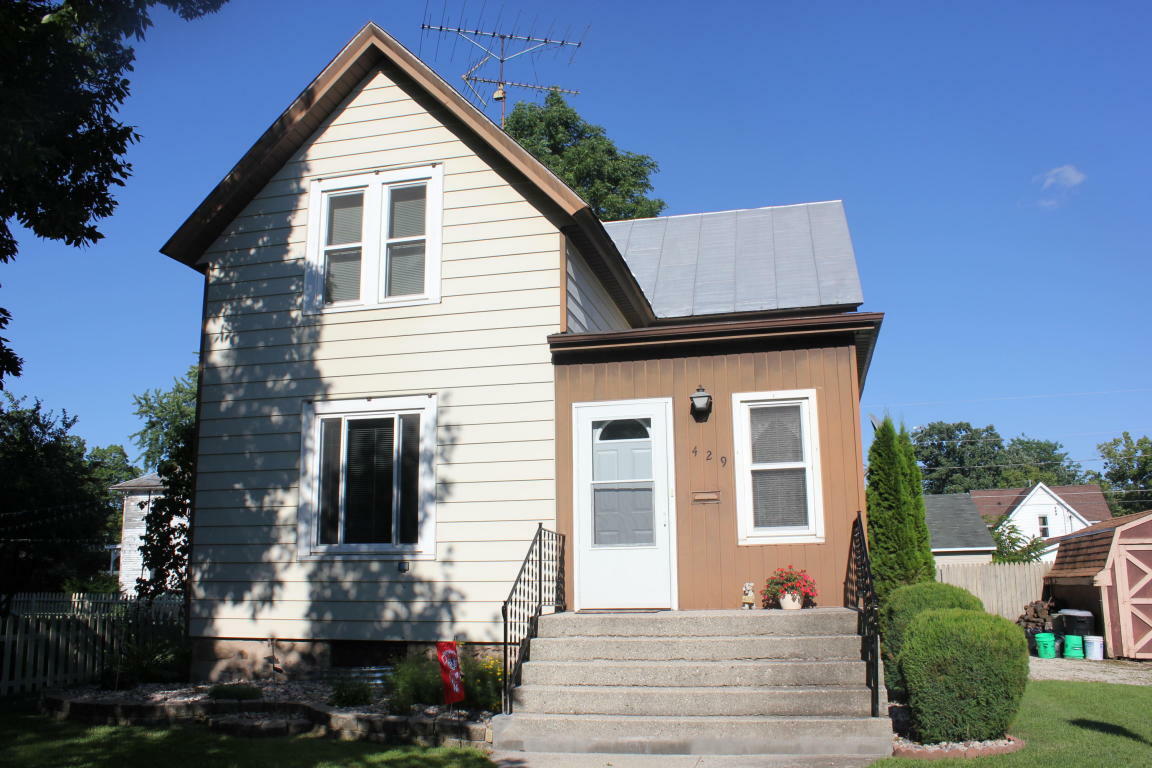 Property Photo:  429 Caroline St  WI 53073 