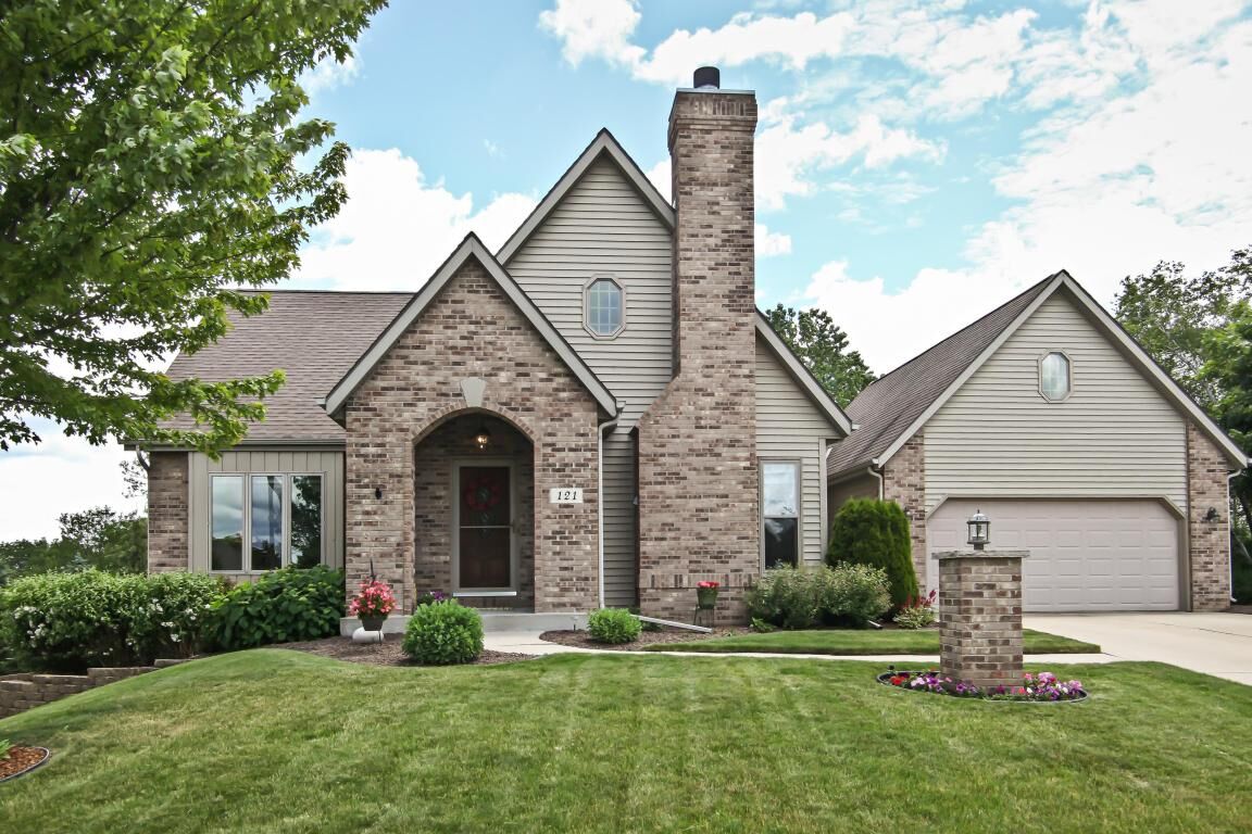 Property Photo: 121 Erin Ct WI 53095