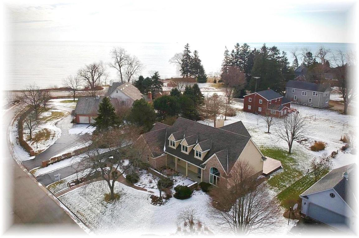 Property Photo:  103 Lamplighter Ln  WI 53402-5329 