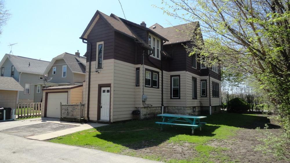 Property Photo:  742 W College Ave  WI 53186-4569 