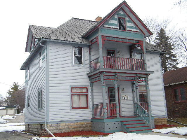 Property Photo:  814 Acradian Ave 816  WI 53186 