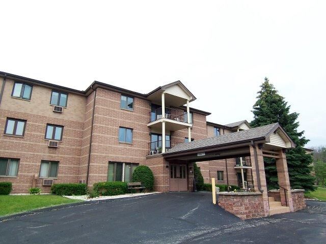 Property Photo: 530 N Silverbrook Dr 308 WI 53090-2478