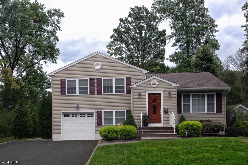 Property Photo:  16 Canterbury Rd  NJ 07940 