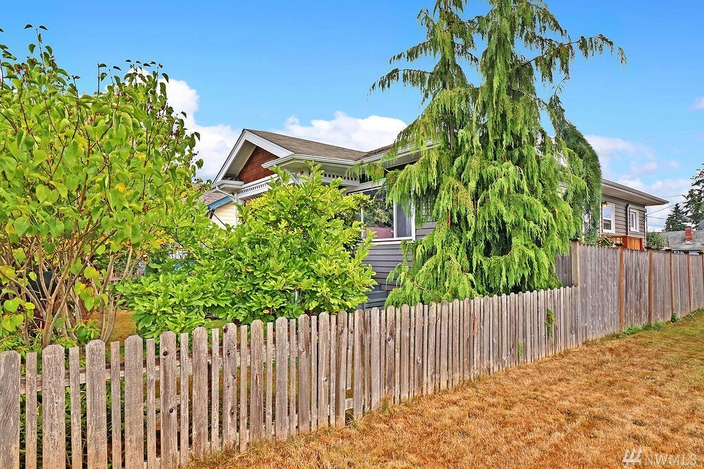 Property Photo: 1917 Virginia Ave WA 98201