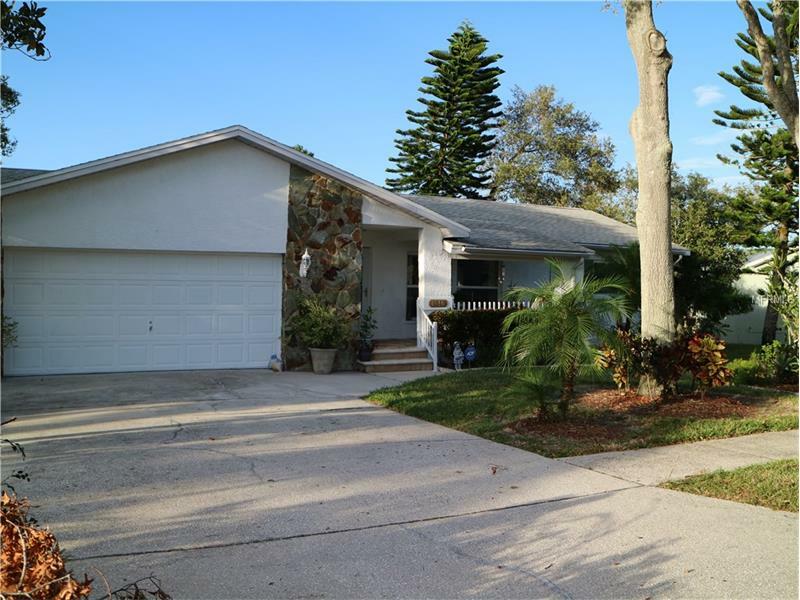 Property Photo:  1040 Jamaica Way  FL 34689 