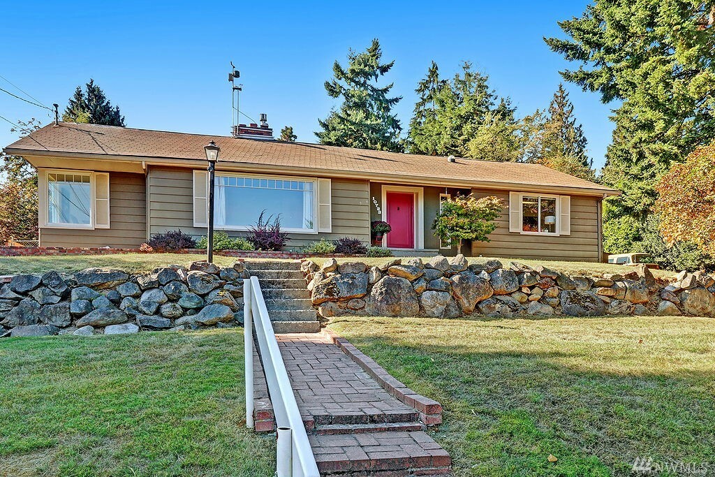 Property Photo: 10723 Densmore Ave N WA 98133