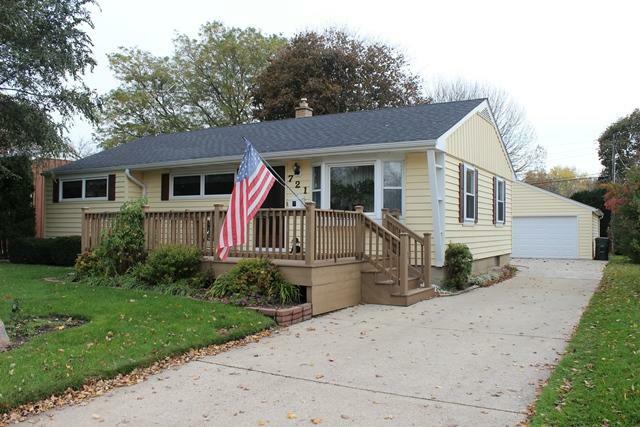 Property Photo:  721 James Ct  WI 53095 