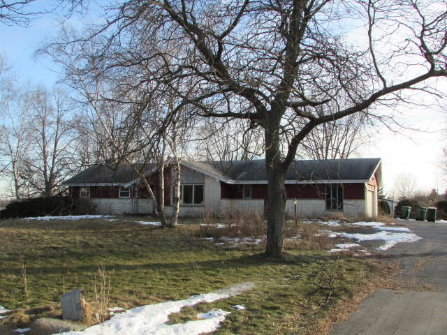 Property Photo: 4141 W Pioneer Rd WI 53097-1505