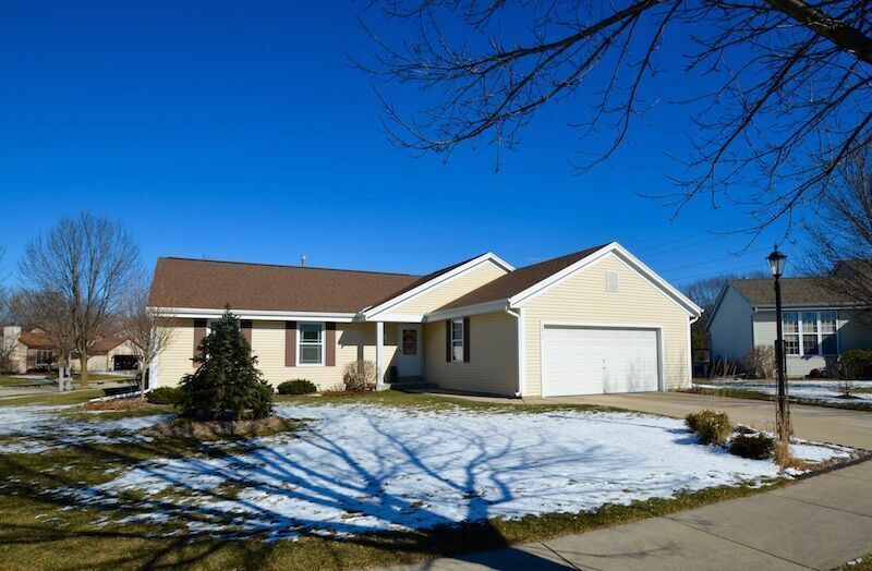 Property Photo:  1917 Wexford Ln  WI 53186 