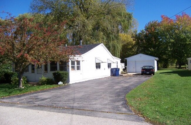 Property Photo:  7212 N River Rd  WI 53090-1215 