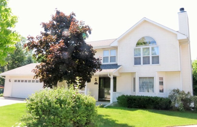 Property Photo:  1915 Brooks Ct  WI 53090 