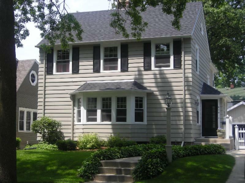 Property Photo:  810 E Lake Forest Ave  WI 53217-5376 