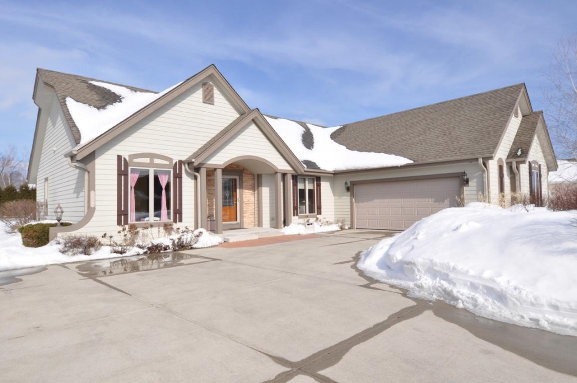Property Photo: 438 Bobolink Ave WI 53024