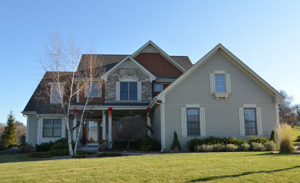 Property Photo: 109 Kestrel Way WI 53029-2915