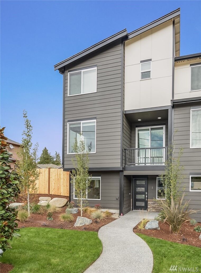 Property Photo:  14913 48th Avenue W J-5  WA 98026 