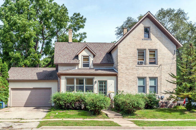 Property Photo: 621 Westover St 621A/623 WI 53066