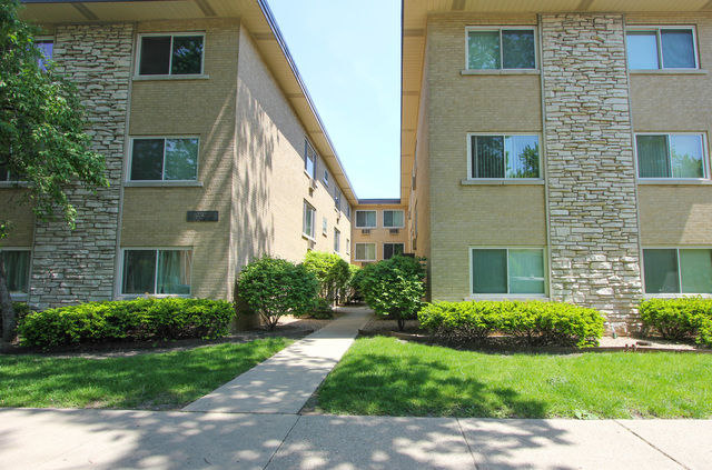 Property Photo: 408 Wisconsin Avenue 303 IL 60302