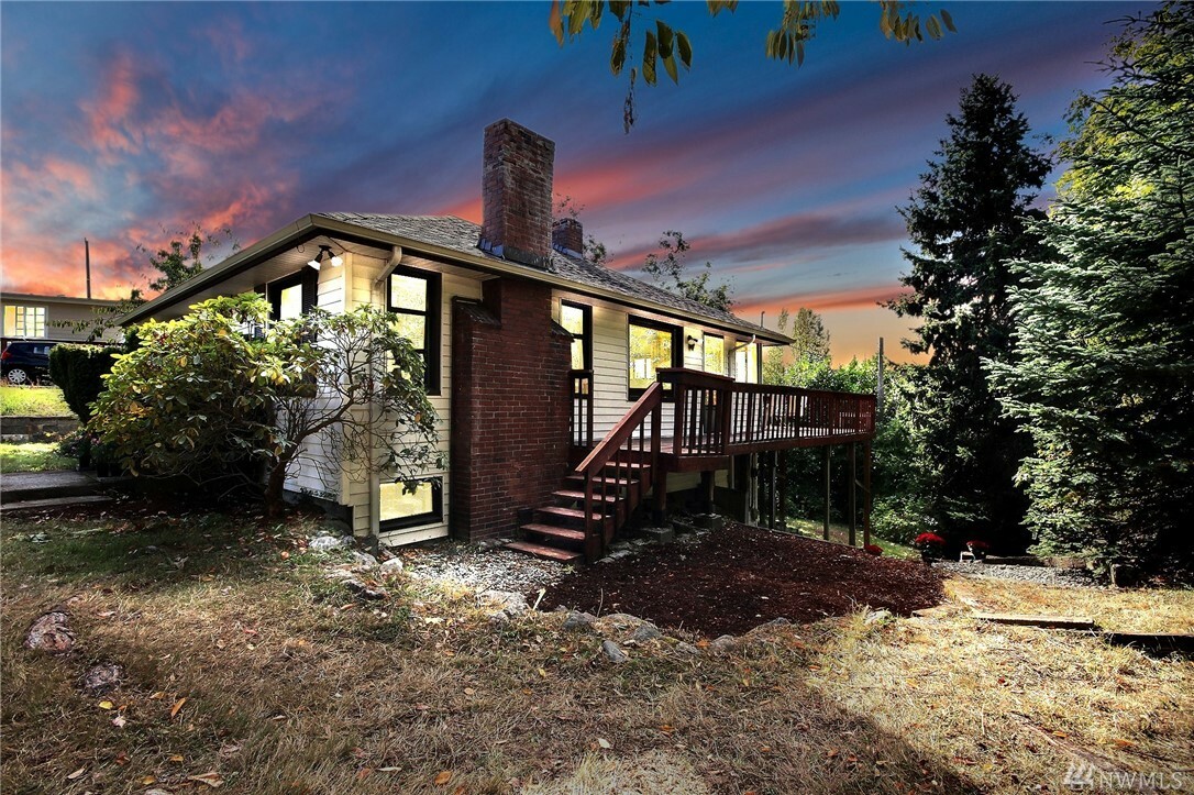 Property Photo: 4209 11th Ave S WA 98108