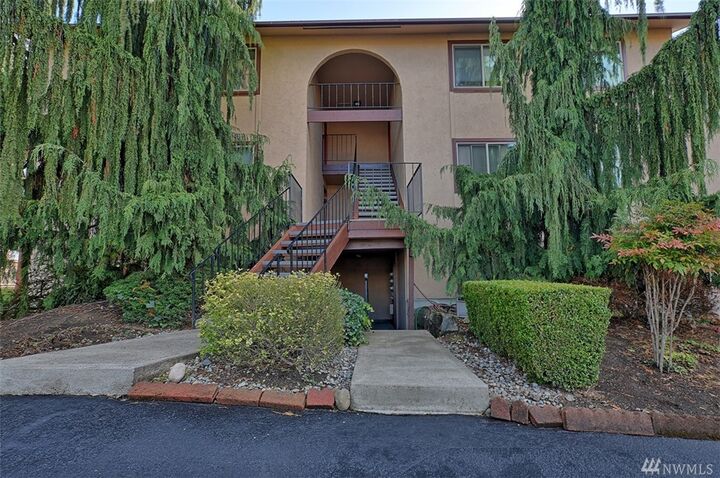 4904 81st Place SW 102  Mukilteo WA 98275 photo