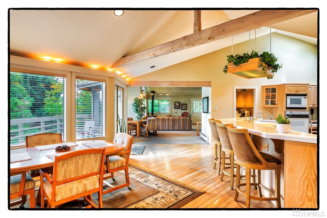 Property Photo: 887 Shoshone Dr WA 98257