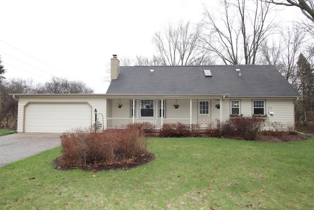 Property Photo:  915 Sunset Dr  WI 53018 