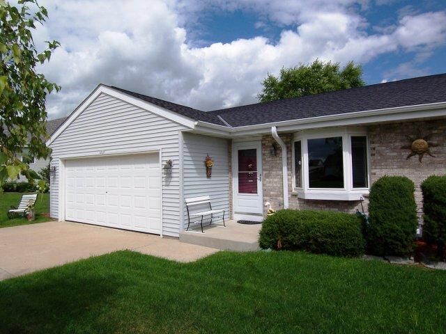 Property Photo: 1211 Lee Ave WI 53090-5440