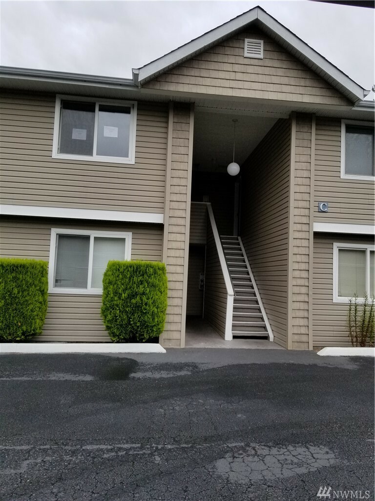 Property Photo: 607 29th Street SE C3 WA 98002