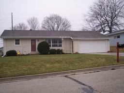 Property Photo:  103 E Riverbend Dr  WI 53073 