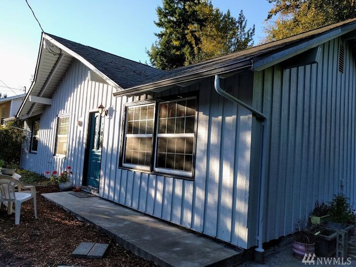 Property Photo:  216 SW 118 St  WA 98146 