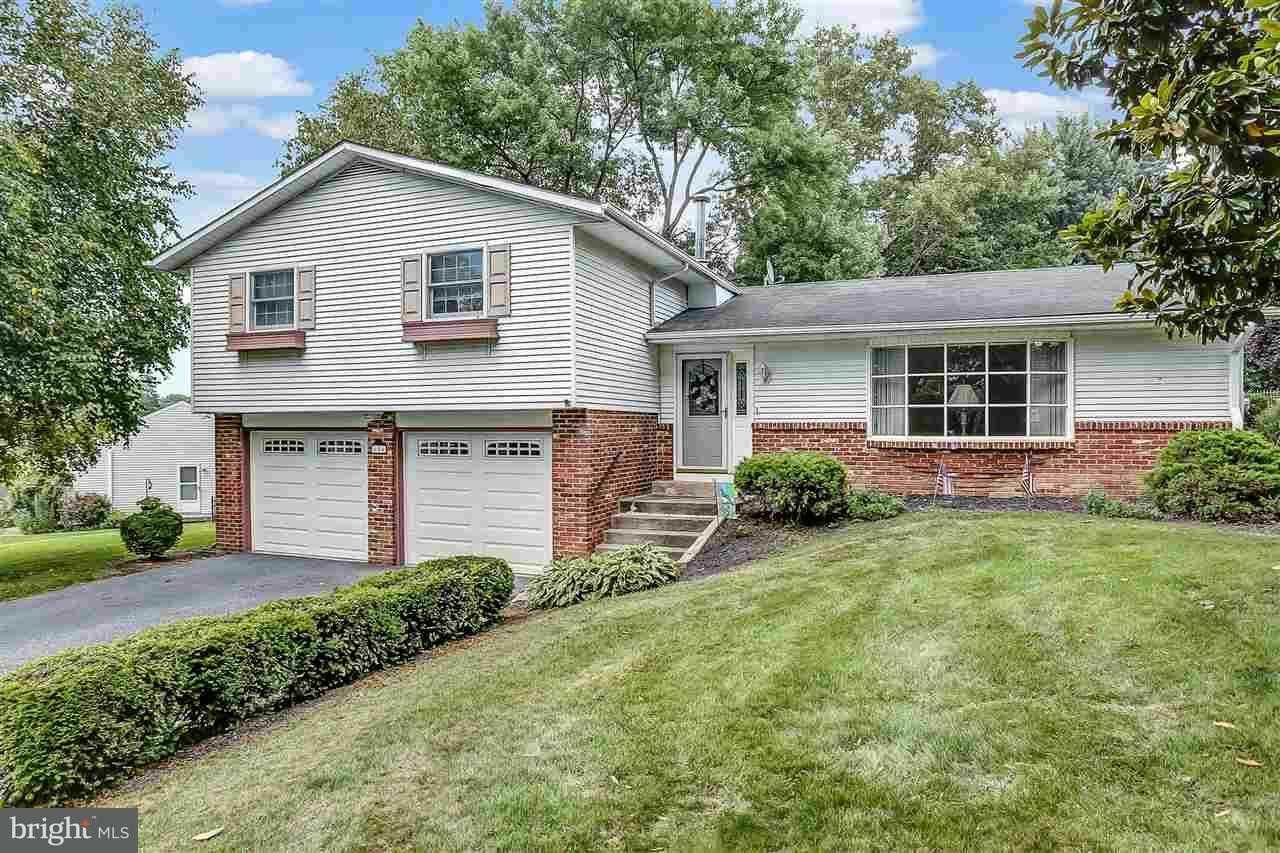 Property Photo:  446 Sioux Drive  PA 17050 