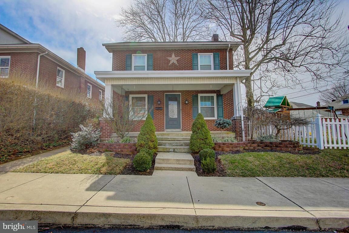 Property Photo:  19 Spruce Street  PA 17522 