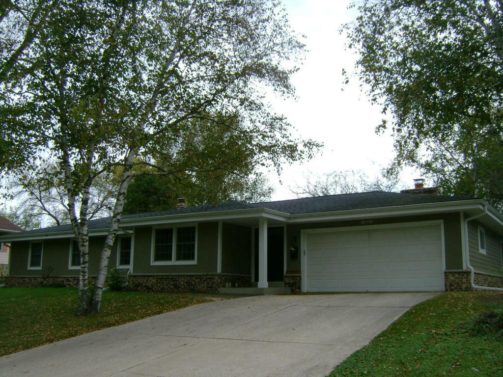 Property Photo:  W56n850 Meadow Ct  WI 53012 