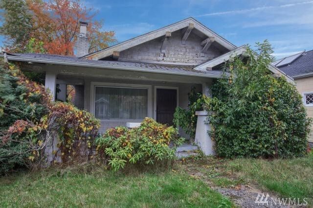 Property Photo:  2565 9th Ave W  WA 98119 