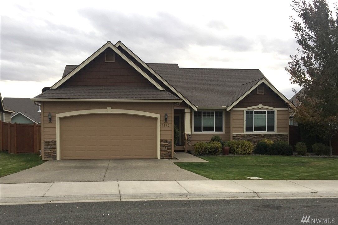 Property Photo:  2610 Millstone Lp  WA 98926 