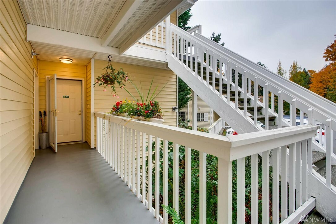 Property Photo: 2600 118th Ave SE 4-203 WA 98005