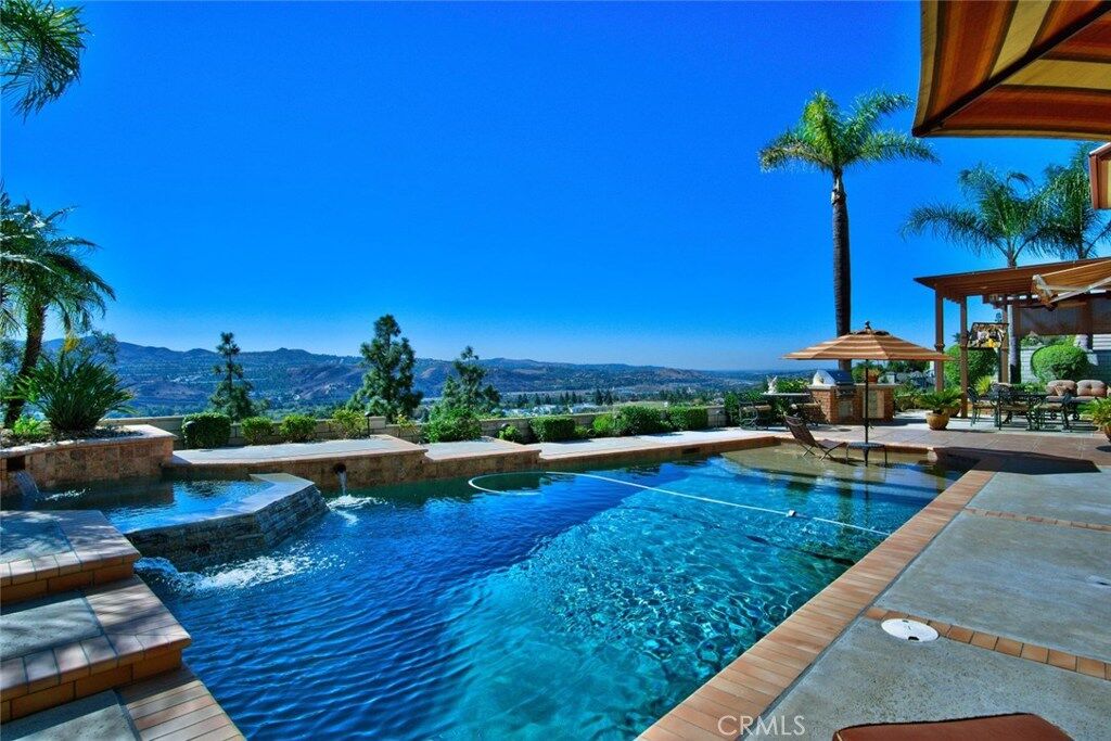 Property Photo:  5660 Smokey Mountain Way  CA 92887 